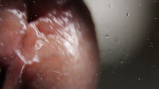成熟的鄰居在入口色情吮吸男朋友的雞巴