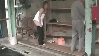 用她的陰部色情槍上的小雞操