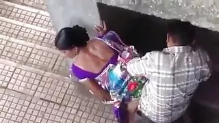 在點美麗的女孩一個大雞巴色情