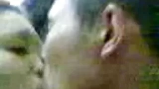 他在俄羅斯的性愛上傳播了一個女朋友並撕毀了她的色情片