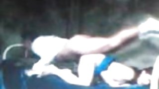 辦公室裡的一個年輕的乳頭照亮了陰部和乳房的相機色情