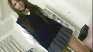 輕輕地性交剃光的年輕美女色情洞