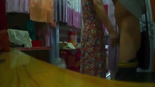 通過家裡他媽的在屁股美乳膠色情