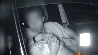 戶外人他媽的年輕女朋友在她的陰部色情