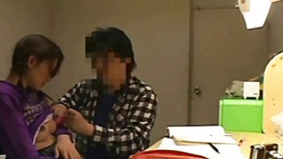 寒冷的冬天溫暖了她的男朋友陰部色情的雞巴