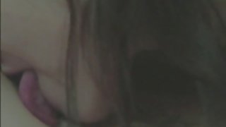 米拉娜吮吸並跳過她按摩師的傢伙。色情
