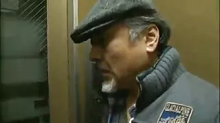 成熟的母親性交年輕的情人色情