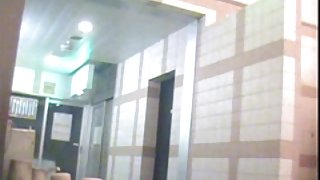 醉酒的學生在廚房色情片性交