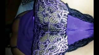 把一隻公雞放在一個年輕的女朋友色情的濕洞裡