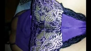 把一隻公雞放在一個年輕的女朋友色情的濕洞裡